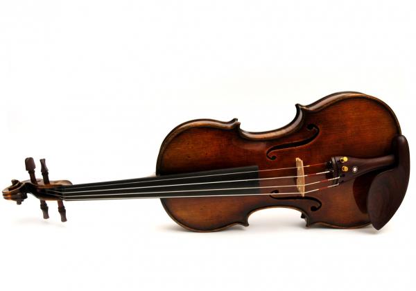 905 violin on its side