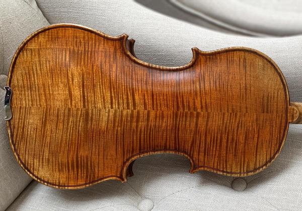 The violin is a beauty! I was not disappointed by relying on Rhiannon. Give her a try!