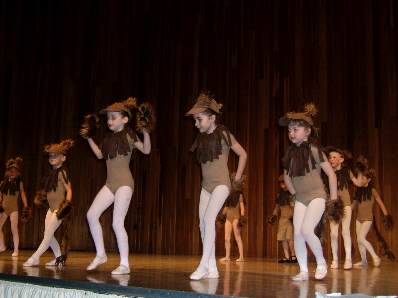 4-5 year old kids dressed as lion ballerinas and dancing