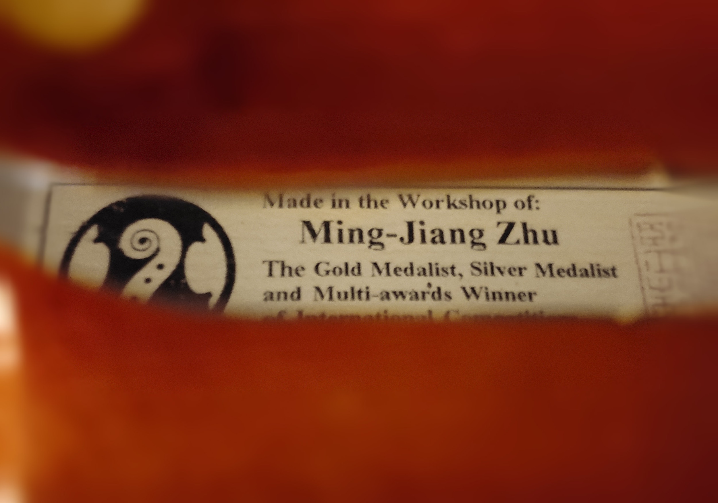 Zhu label from inside a violin's F-hole