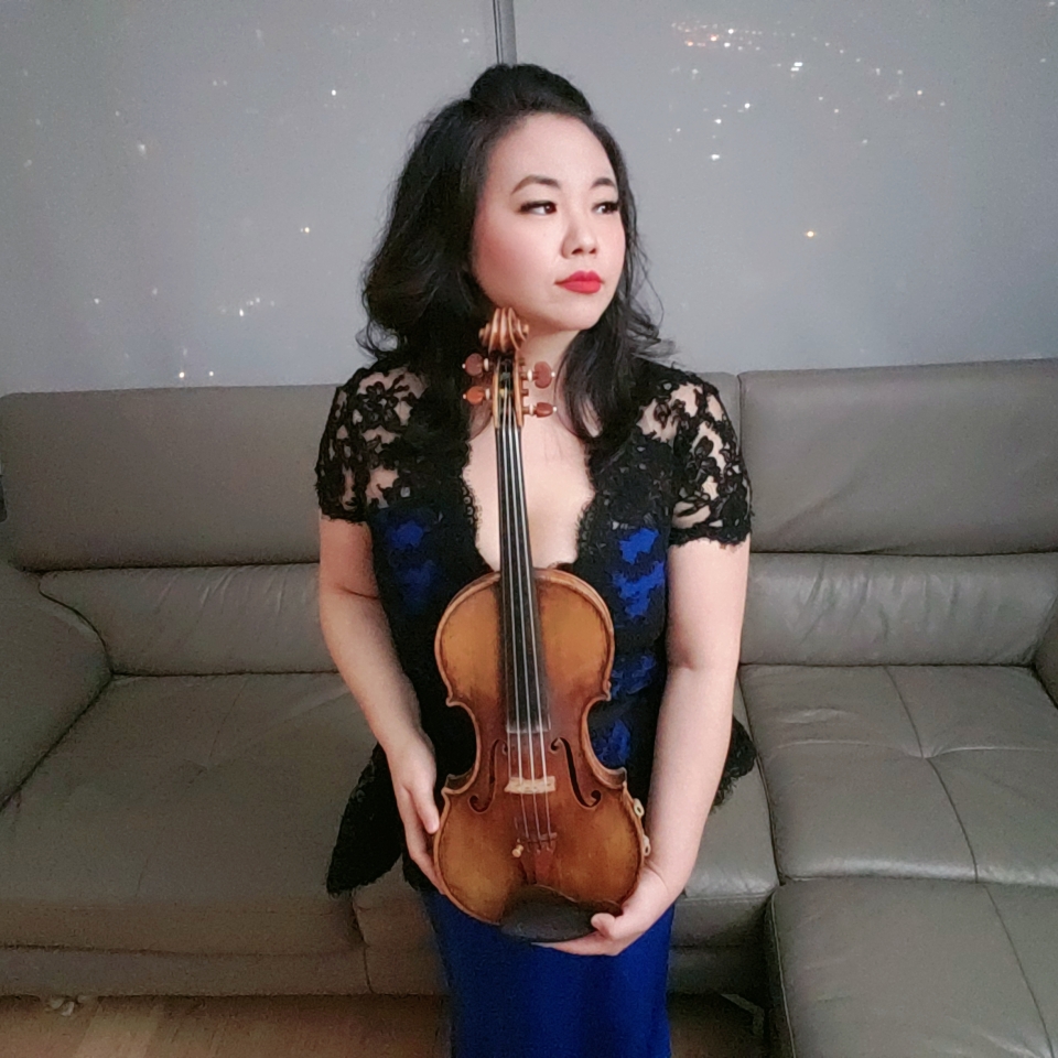 Joanna Lee holding a violin
